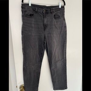 American Eagle stretch Mom jeans size 12 short - BLACK